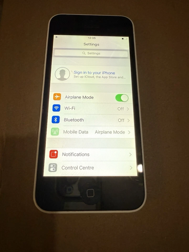 Apple iPhone 5C 8GB White Smartphone - Image 3 of 4