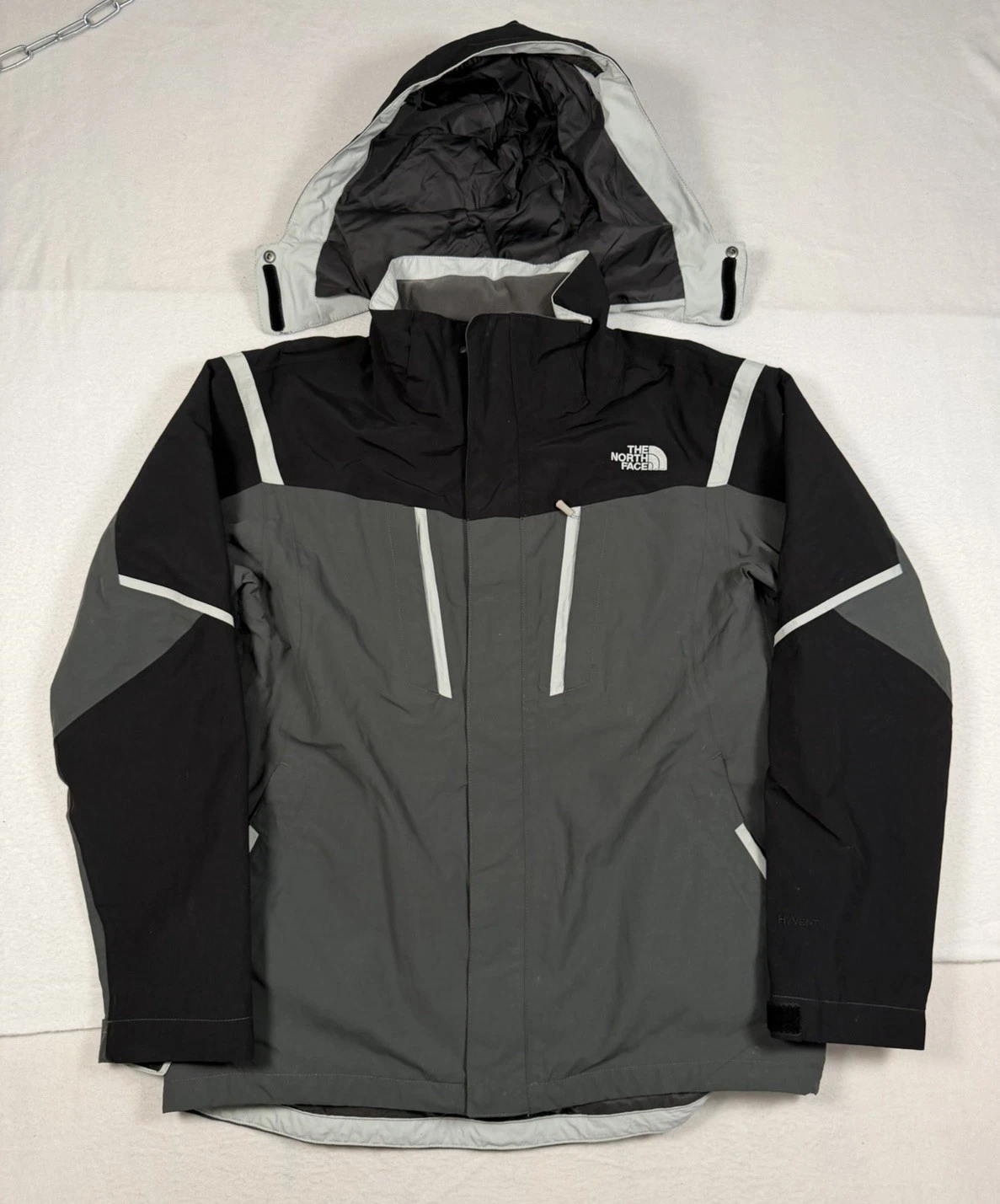 The North Face HyVent Jacket Mens Medium Gray Hooded Ski Waterproof Snow Black