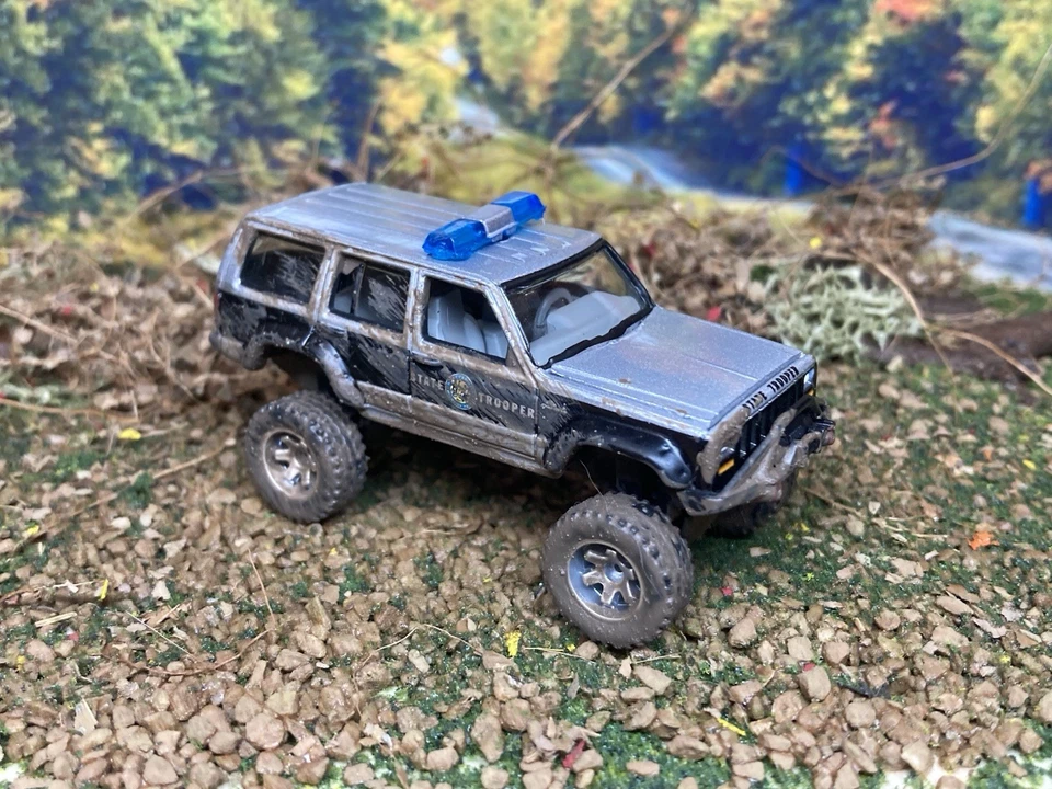 Jeep Cherokee XJ Police Lifted 4x4 Muddy Customized 1/64 Diecast Mud Truck - Image 2 of 4