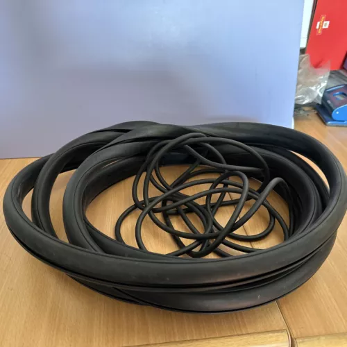 LDV PILOT 96-06 WINDSCREEN RUBBER SEAL INCLUDING FILLER STRIP