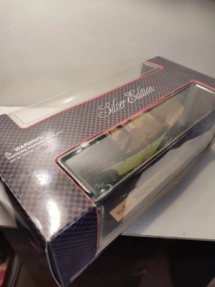 MAISTO SILVER EDITION - VW COCCINELLE CABRILOLET 1951 VERTE   - 1/18 - NEUF - Photo 4/4