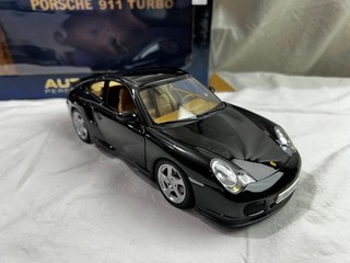 1/18 SCALE MODEL Autoart Porsche 911 996 Turbo Black