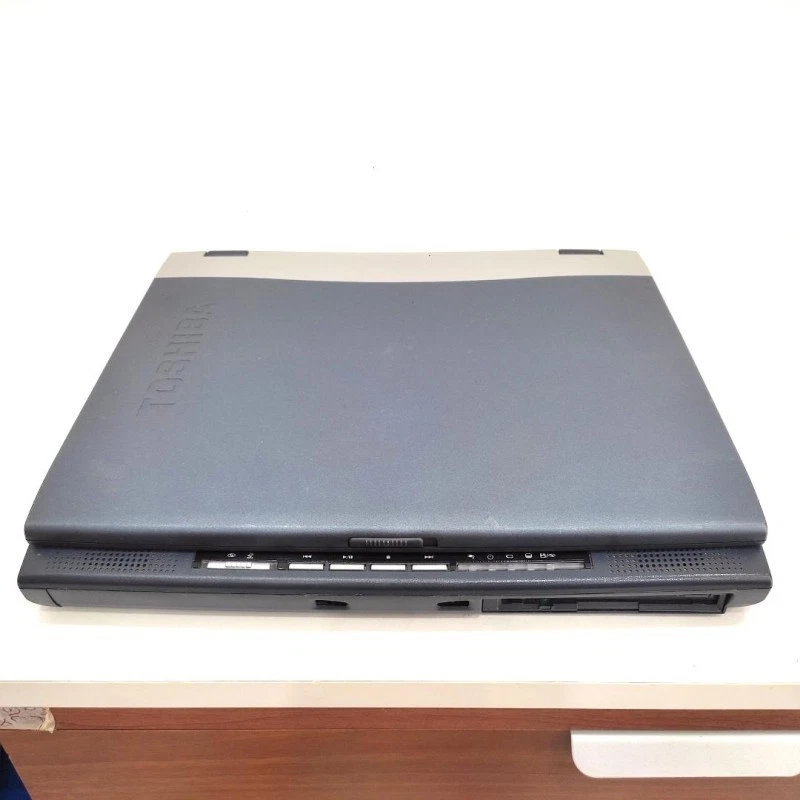 Notebook PC Portatile Funzionante con Windows 98 Floppy Port Seriale RS232 22017 - Immagine 3 di 4