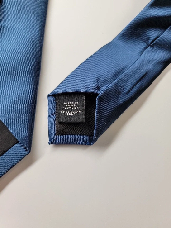 Corbata formal Express para hombre 58"Lx3"W azul Foto 3 de 4