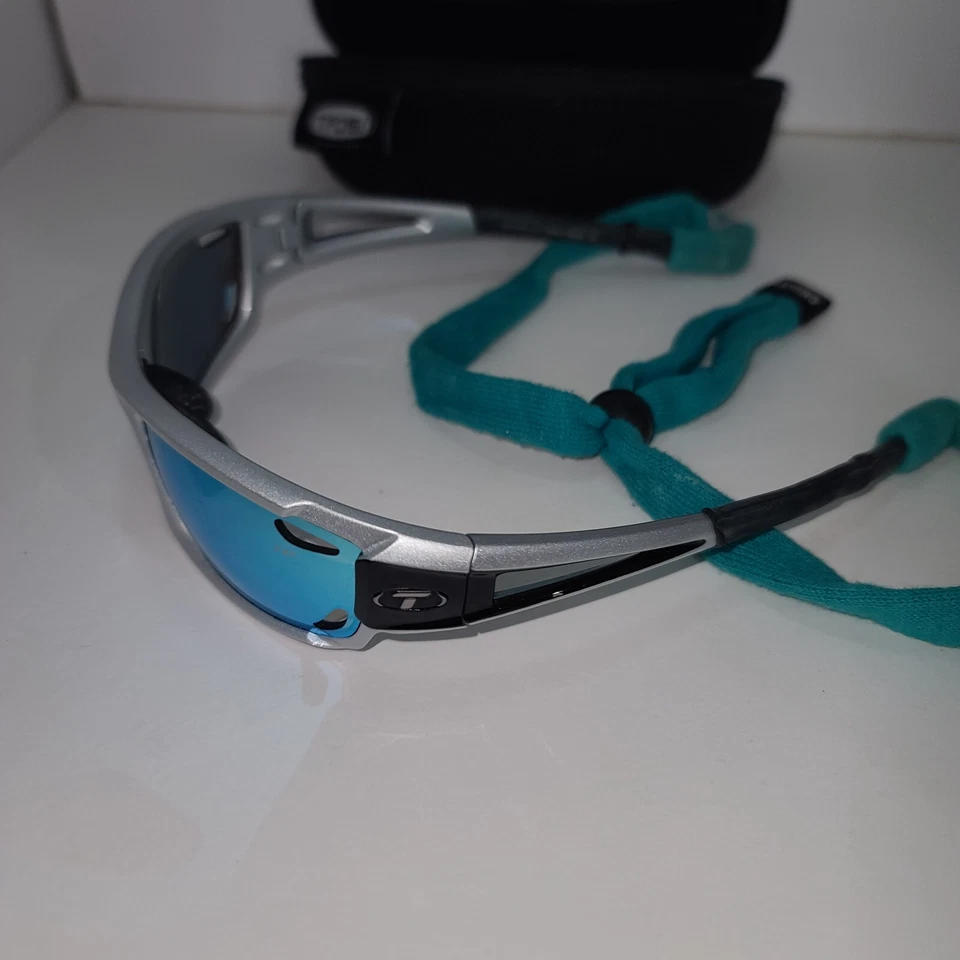 Tifosi Dolomite 2.0 Sport Sunglasses Set w/ 2 Lens Sets Strap & Case Blue Mirror - Image 3 of 4