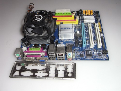 Gigabyte Mainboard GA-G33M-S2L & INTEL E8400 3,00 GHz CPU Sockel 775 PC Platine