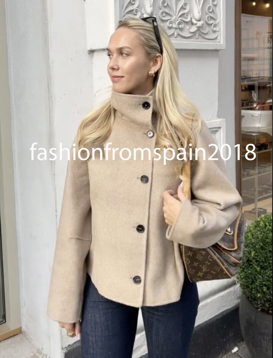 MASSIMO DUTTI NEW WOMAN Short high neck wool blend coat MASSIMO DUTTI NEW WOMAN Short high neck wool blend coat