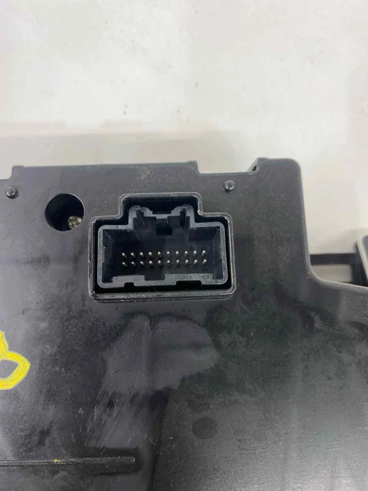 Medidor de velocímetro usado serve: 2009 Gmc Yukon XL 1500 cluster EUA Denali grau C - Imagem 3 de 4