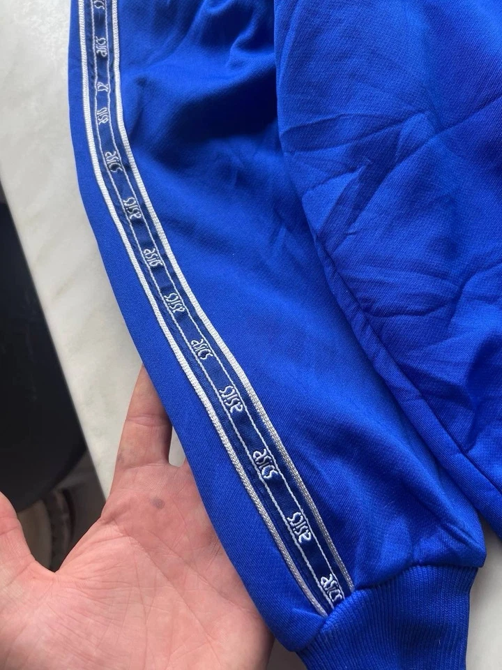 2000’s ASICS LEEDS UNITED VINTAGE ASICS FOOTBALL SOCCER TRAINING SWEATSHIRT - Image 2 of 4