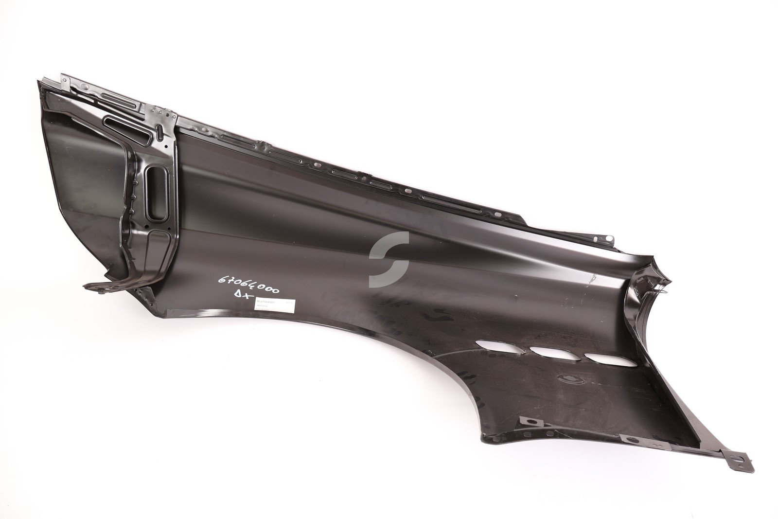 MS-67064000 CPL FRONT RH MUDGUARD  Maserati NEW