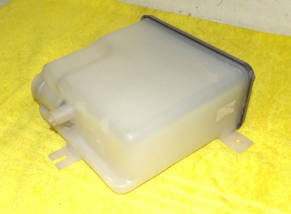 1971 Thunderbird 1976-78 野马 83-87 F250 F350 NOS WINDSHIELD WASHER 储备箱 — 第 3/4 张图片