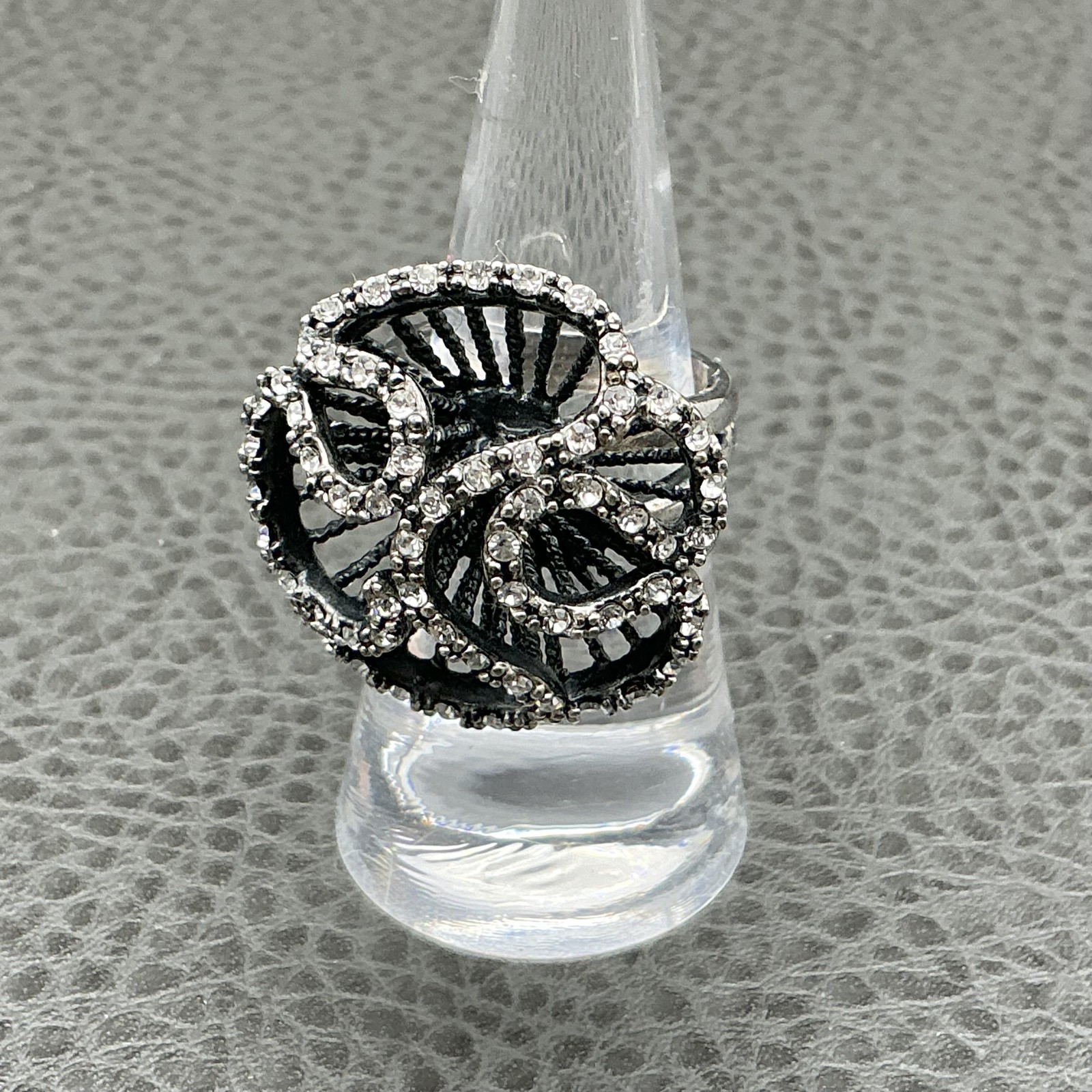 Premier Designs Ring Size 7 Statement Cocktail Si… - image 1