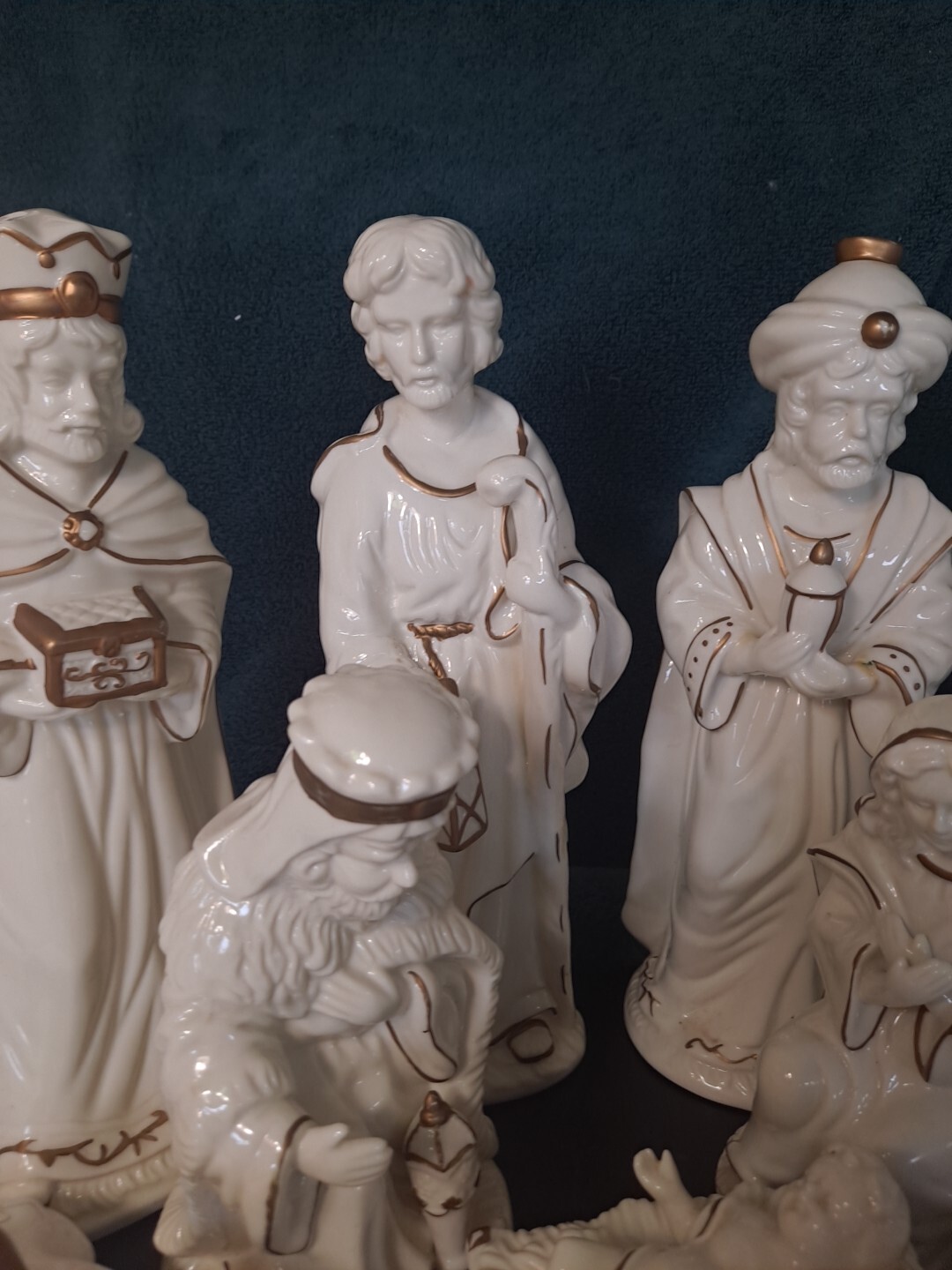 JCPenney 12 Piece Nativity Set 11 Porcelain Figurines With Wood Base