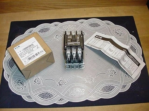 Eaton C25DNF330B-GL Definite Purpose Contactor 3 Pole, 30Amp 208-240V Coil NEW!