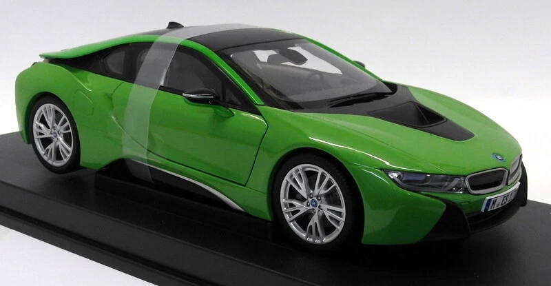 Paragon 1/18 Scale Diecast - PA-97086 BMW i8 Java Green - Image 2 of 4