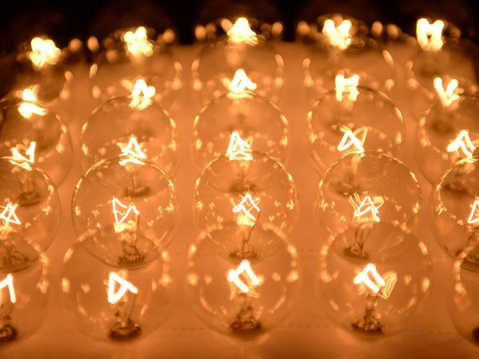 Clear 5W G40 Globe Bulbs for Outdoor String Light Replacement Bulbs - Image 2 of 4