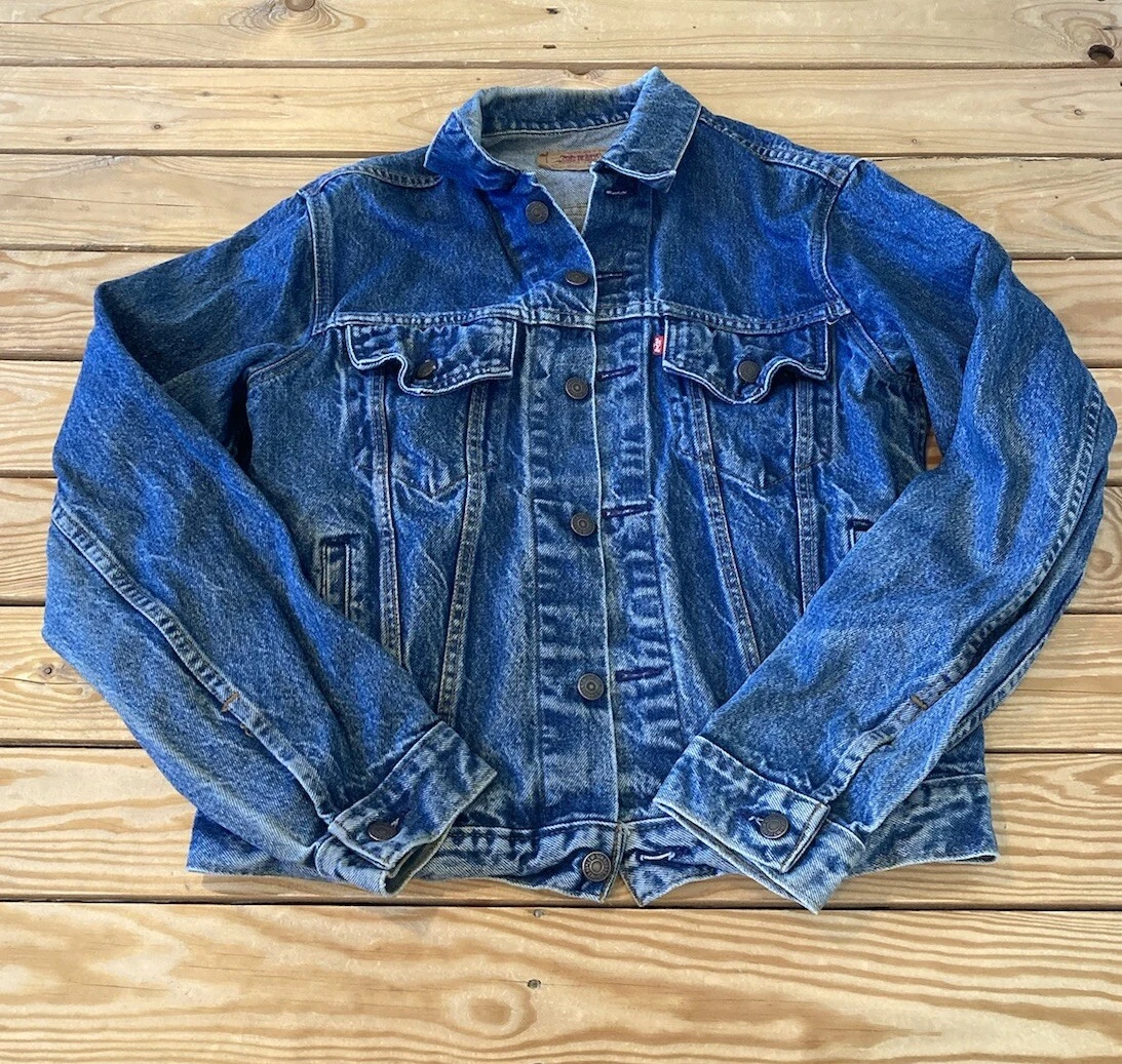 Vintage USA Levi’s Men’s Button up denim Trucker jacket size 42L Blue B8