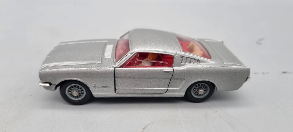 Modellautos 1:43 Corgi Ford Mustang Fastback 2+2 - Bild 2 von 4
