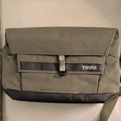 Thule Green Paramount 14L Messenger Bag