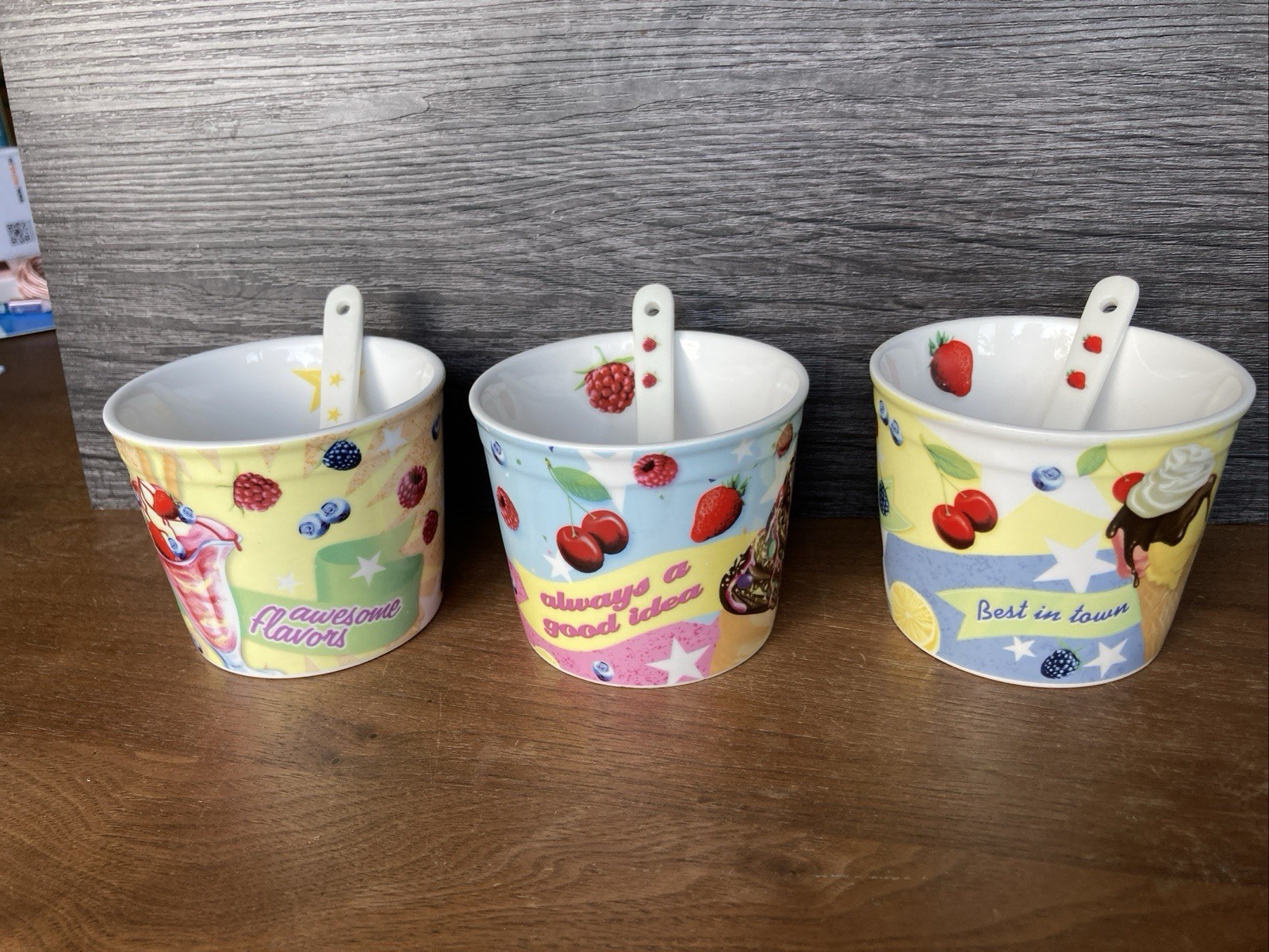 3 Edle - Porzellan -Eisschälchen mit Löffel, wie Original Eisschalen