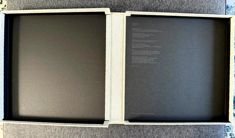 JOY DIVISION - In Memory. 2007 Ltd Ed. Vinyl Boxset. *RARE* Near Mint Condition - Image 2 of 4