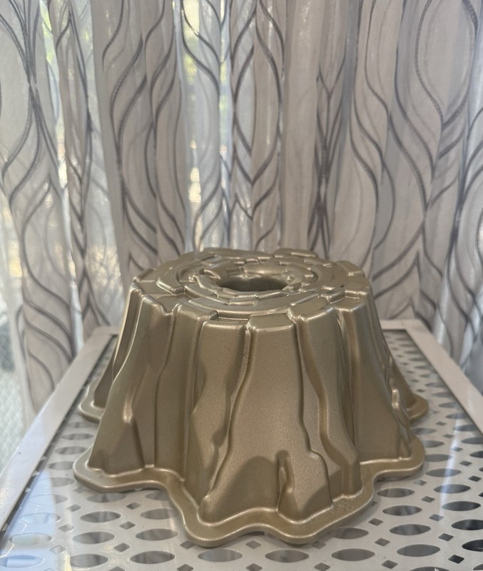Nordicware Stump De Noel Gold Bundt Pan 10 Cups
