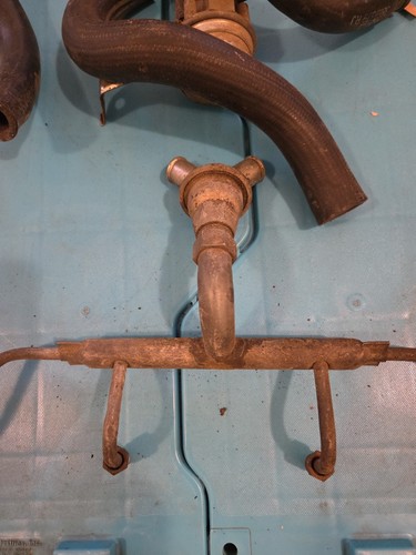 1966-67 SS396,SS427 smog pump, hoses,brackets GM Originals pump Doesn't Turn - Picture 5 of 10