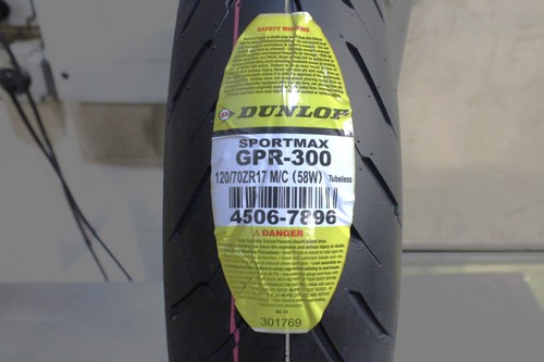 YAMAHA YZF-R6 DUNLOP SPORTMAX GPR-300 TWO TIRE SET 120/70-17 180/55-17 - Picture 7 of 12