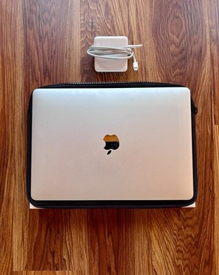 Apple MacBook Pro 13'' 2019 i5 2.4GHz 8GB RAM 256GB SSD Touch Bar + Box Extras