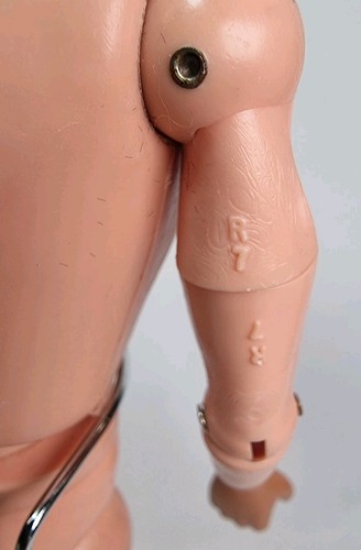 Vintage Action Man Black Flock Eagle Eyes New Gripping Hands Palitoy Original - Picture 15 of 16