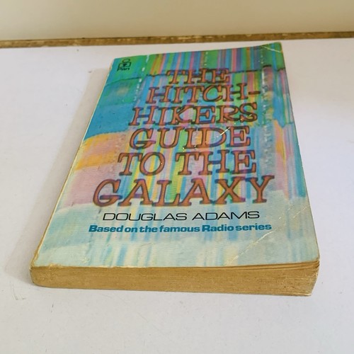 1st Edition The Hitch-Hikers Guide to the Galaxy by Douglas Adams 1979 UK Pan - Foto 4 di 8