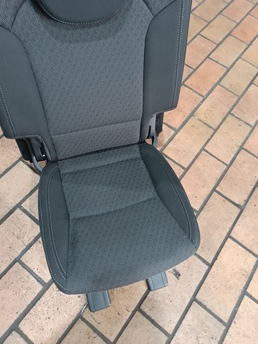 Asiento trasero derecho plegable original Kia Carens IV RP 3. Serie - Imagen 2 de 5