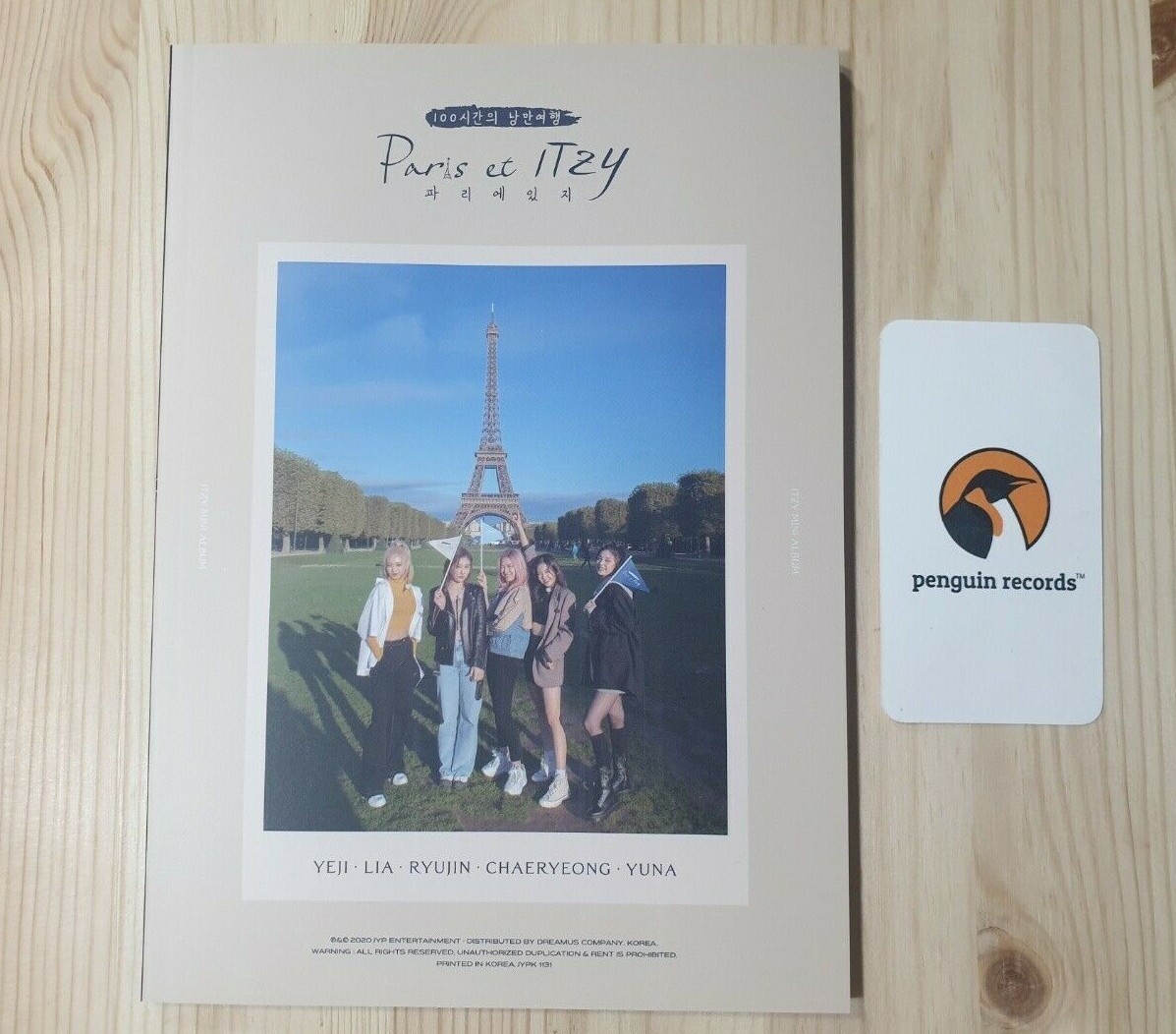 ITZY - IT'Z ME PARIS ET ITZY PHOTO ESSAY & POSTCARD SET YEJI LIA