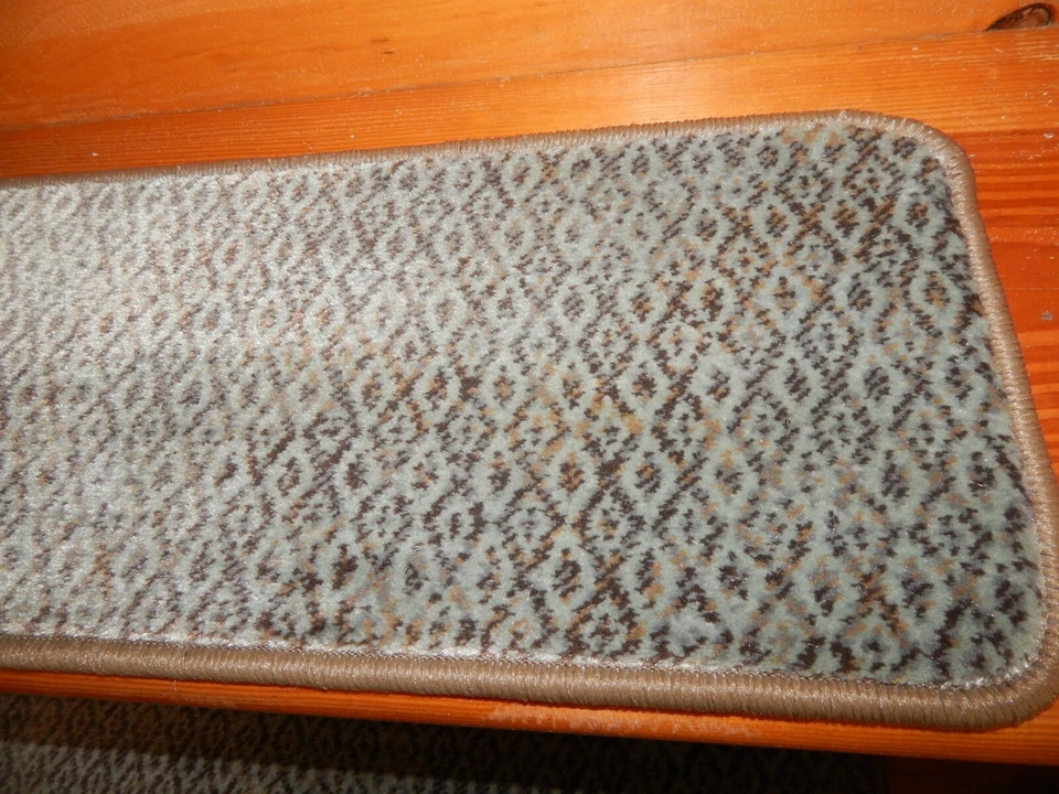   13 PASOS 9" x 30" + aterrizaje 24" x 36" peldaños escalera escalera 100% LANA. Foto 4 de 4