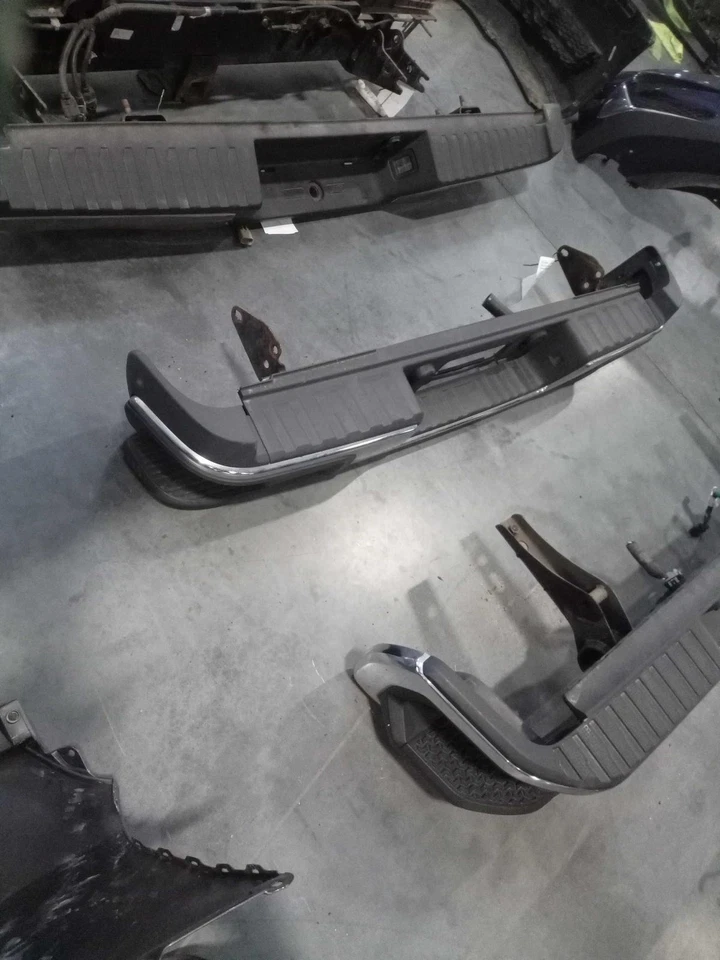 Used Rear Bumper Assembly Rear fits: 2015 Chevrolet Colorado painted Rear Grade — 第 2/4 张图片