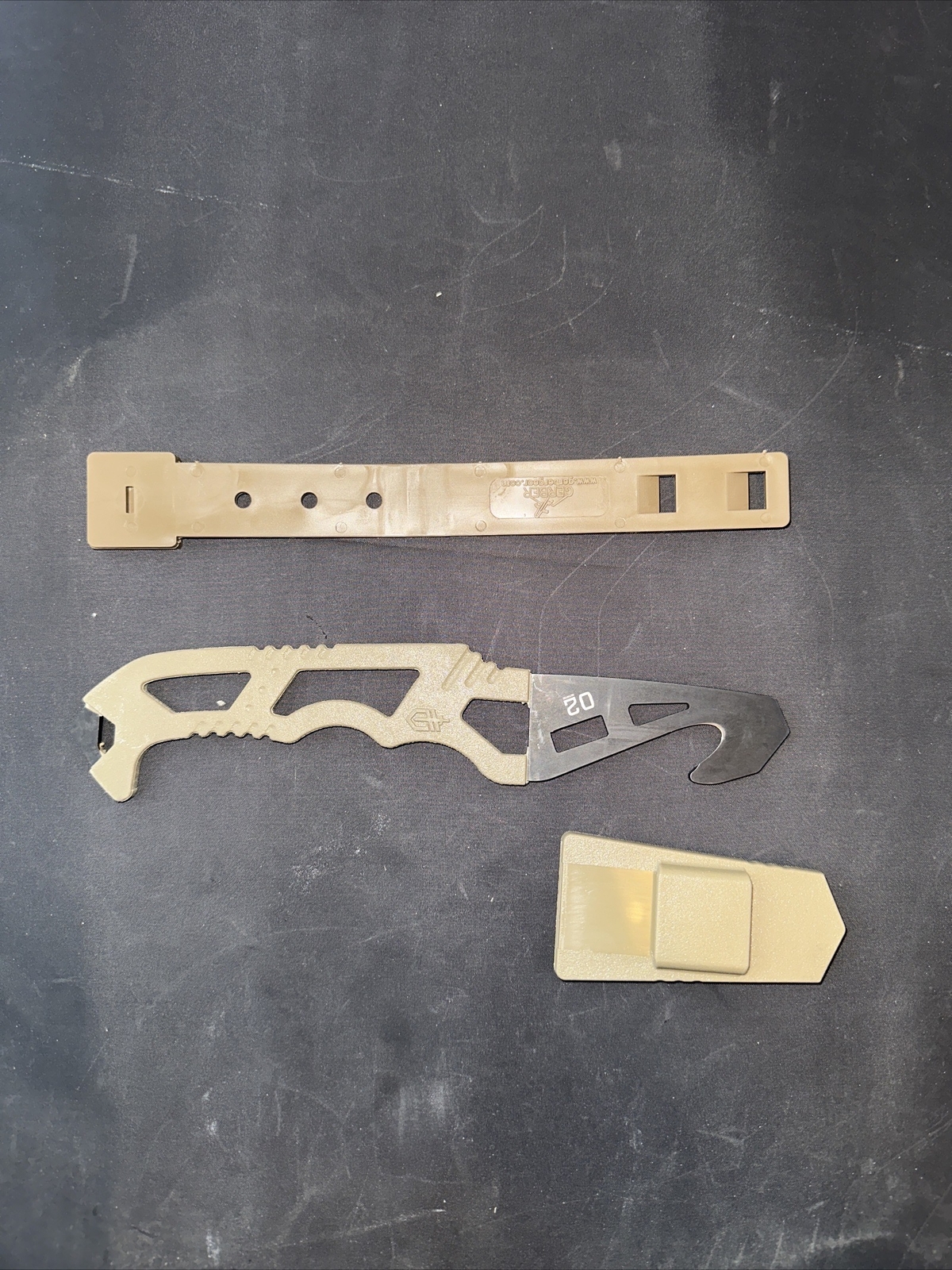 Gerber Crisis Hook Knife Seat Belt Strap Cutter Glass Breaker 30