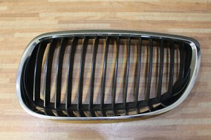 NIERE links + BMW 3er E90 E91 Facelift LCI + Grill Kühlergrill + chrom / schwarz