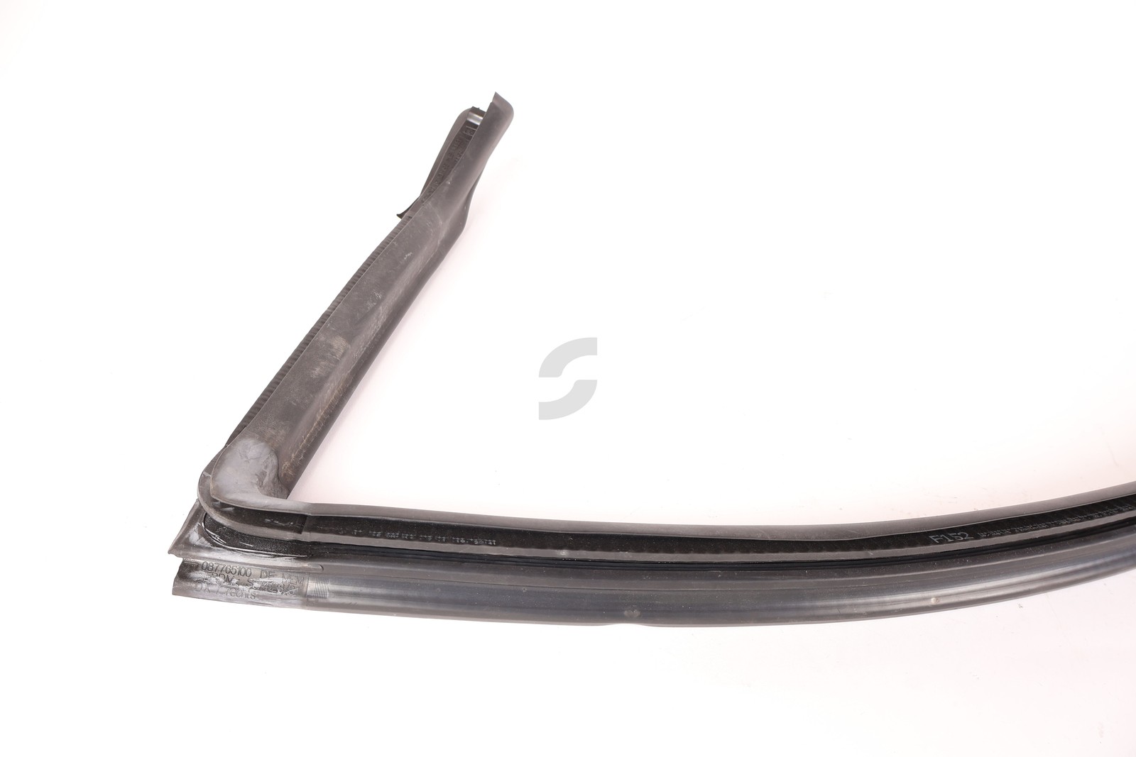 FEU-87765100-A1 RH DOOR PERIMETER SEAL  Ferrari - Used Parts USED