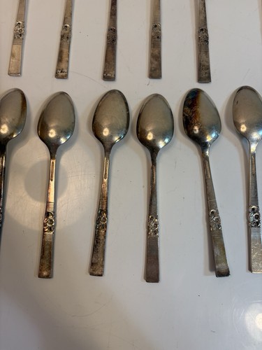 Juego de cubiertos vintage Oneida Community plateado patrón CORONACIÓN 18 piezas - Imagen 10 de 15