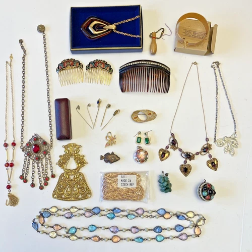 Vintage Costume Jewelry NECKLACE PENDANT PIN BRACELET BROOCH MIXED LOT 25