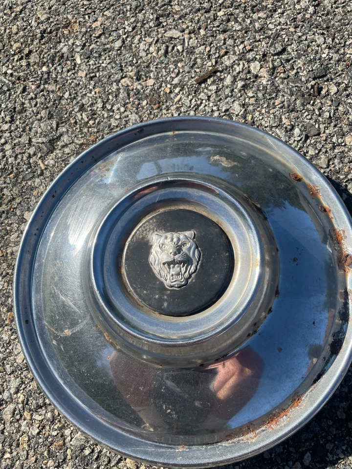 Un genuino 1974 a 1979 Jaguar XJ6 plato perro tapacubos óxido Foto 4 de 4
