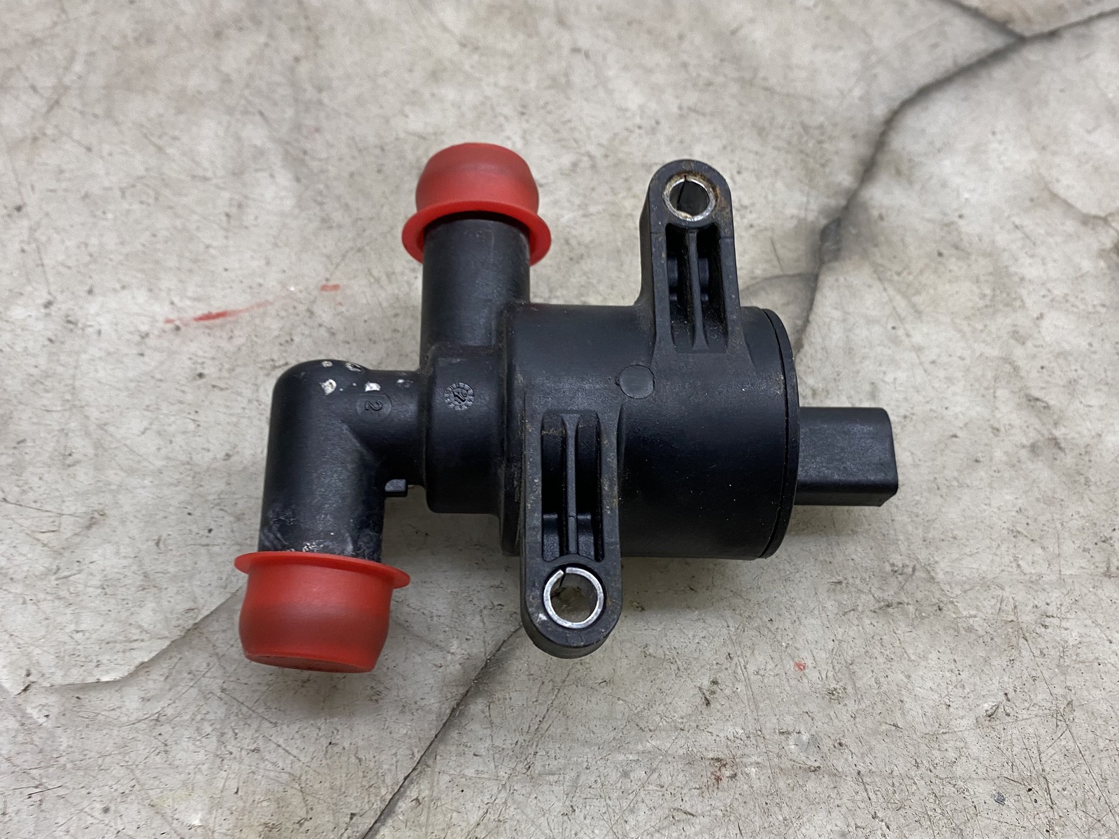 2015-2020 BENTLEY BENTAYGA OEM HEATER CONTROL COOLANT SOLENOID VALVE 4H0121671D