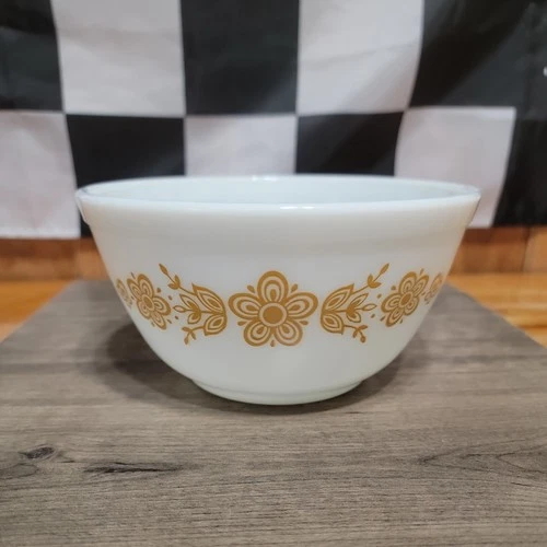 Pyrex 402 Butterfly Gold 1.5 Qt Mixing Bowl Original Vintage Mcm Daisy White