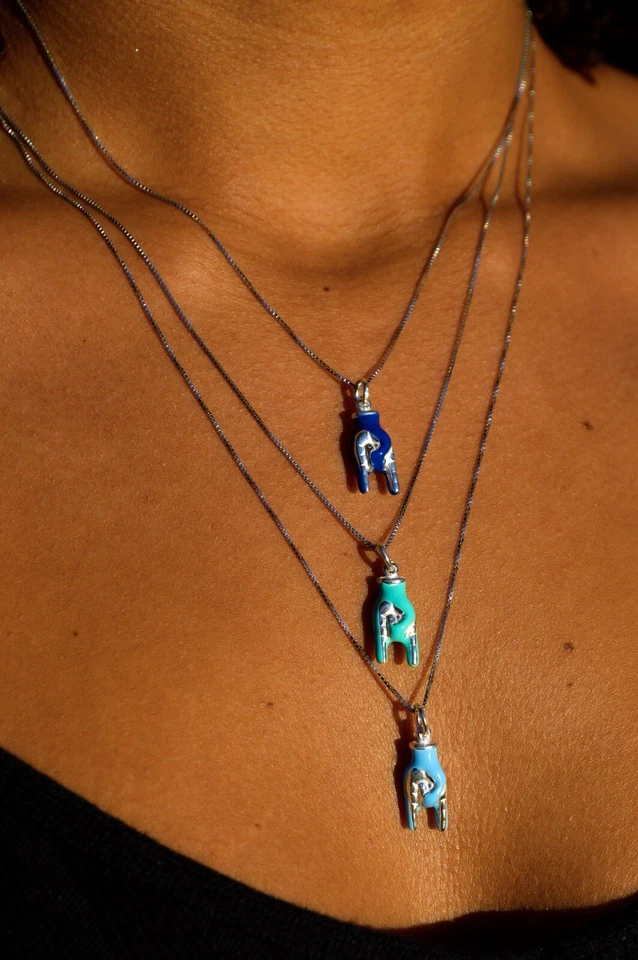 Collana con ciondolo mano corna portafortuna in argento 925 smaltata - Immagine 3 di 4