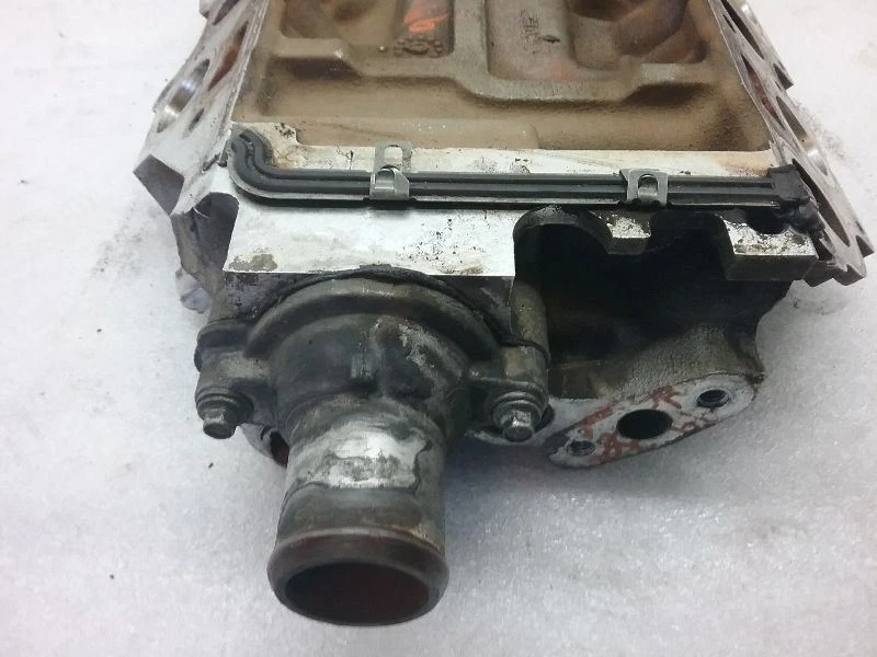 RF-YF2E-9K46-CA colector de admisión inferior 3,8 L 1999 Ford Windstar L-6 Foto 4 de 4