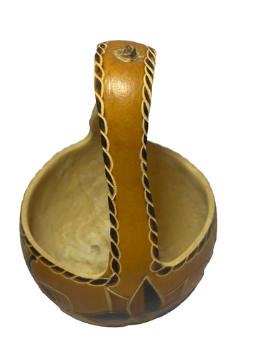 Two Gourd Art Baskets Hand Made in Peru - Picture 8 of 9