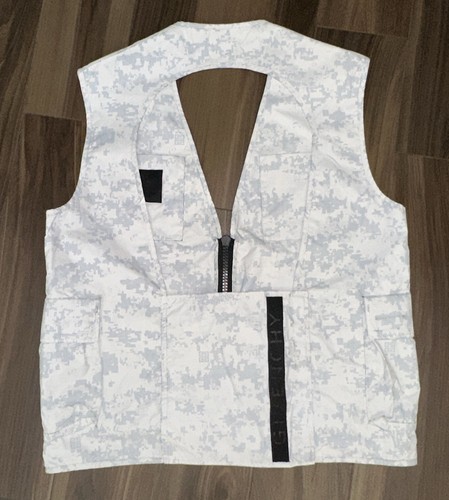 Men’s GivenchySleeveless Cargo Vest in Nylon Size 50 IT/L US - Afbeelding 7 van 8