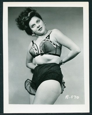 American 1950s Risque PHOTO Close-Up Dark Haired BEAUTY Fancy Bra & Panties