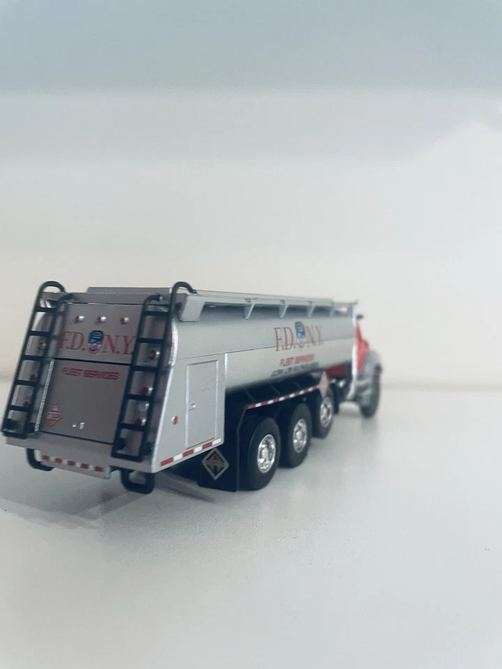 Greenlight 1:64 FDNY Unidad de Aviación International Workstar Foto 3 de 4