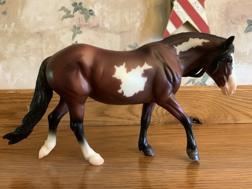 Breyer #920 - Classic Size - Bay Pinto Pony / Pferdefigur / Modell / Spielzeug